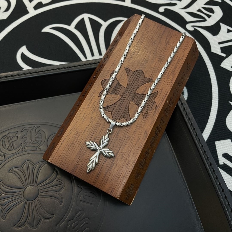 Ch*0me He**ts necklaces